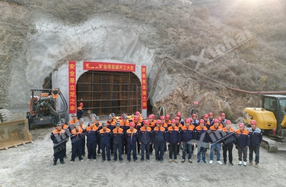 Molybdenum-mining-worker