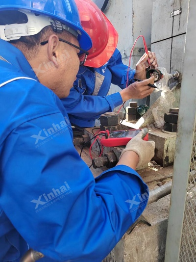 Operations-staff-in-their-work