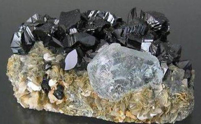tin-ore.jpg